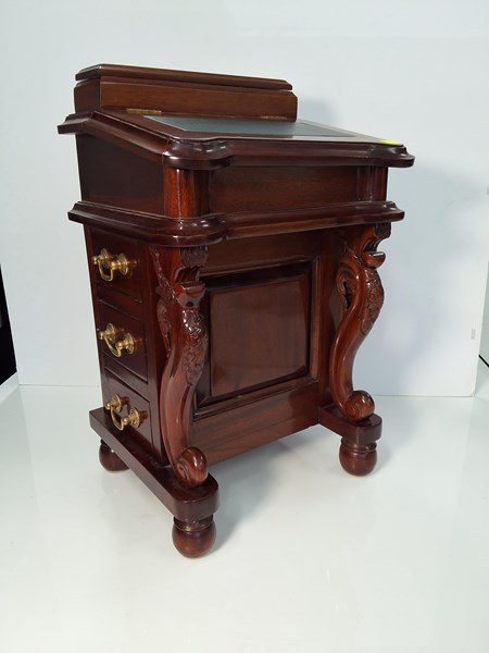 Lot 1290 - MINATURE DAVENPORT