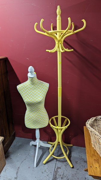 Lot 134 - HAT STAND AND DRESSMAKERS MANNEQUIN