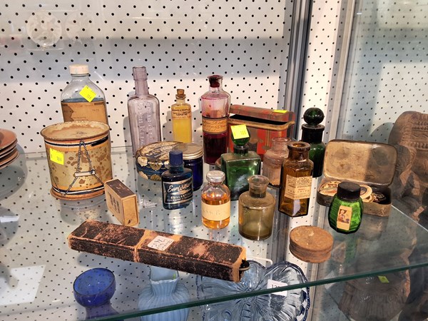 Lot 1275 - TINS & BOTTLES