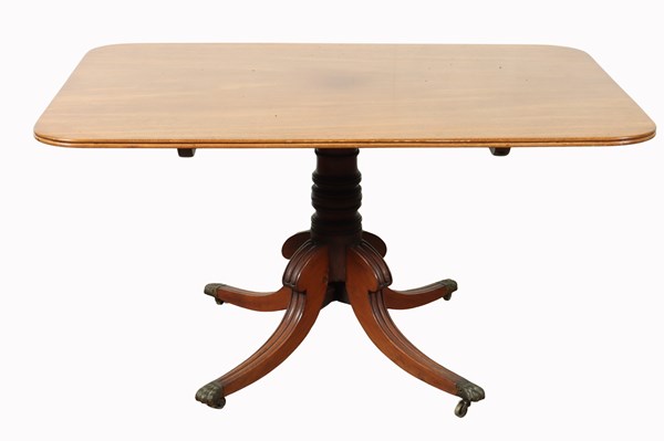Lot 60 - MAHOGANY BREAKFAST TABLE