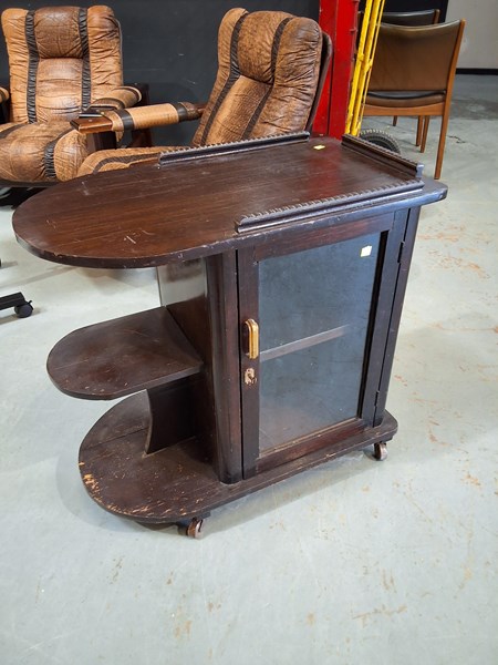 Lot 38 - DRINKS CABINET