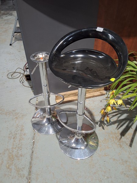 Lot 33 - BARSTOOL