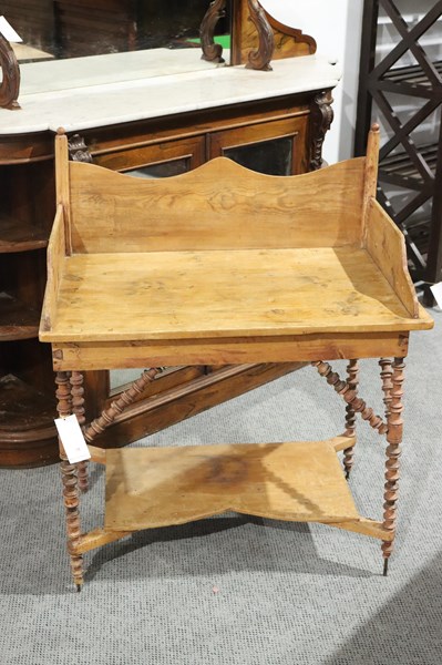 Lot 10 - DEPRESSION WASHSTAND