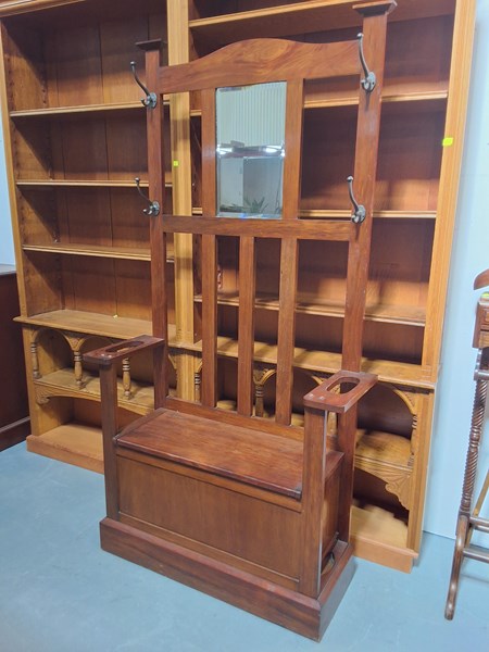 Lot 429 - HALL SEAT