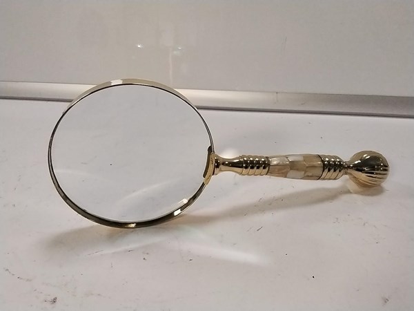 Lot 1103 - MAGNIFIER