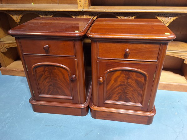 Lot 470 - BEDSIDES