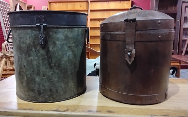 Lot 100 - METAL CANS