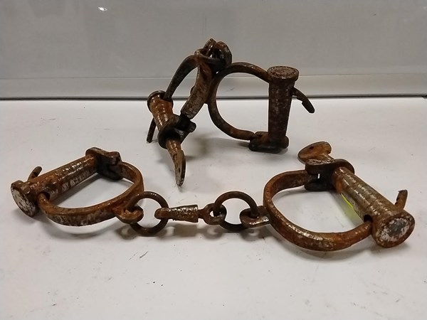 Lot 1172 - HANDCUFFS