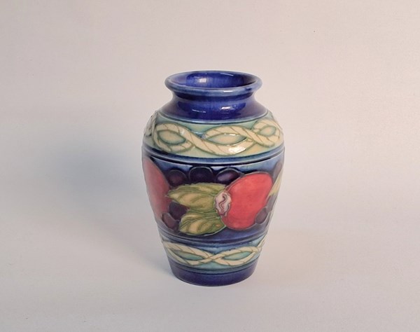 Lot 1003 - MOORCROFT VASE