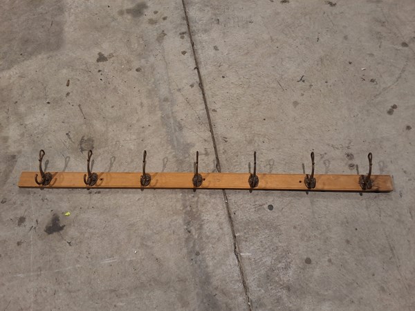 Lot 61 - COAT RACK