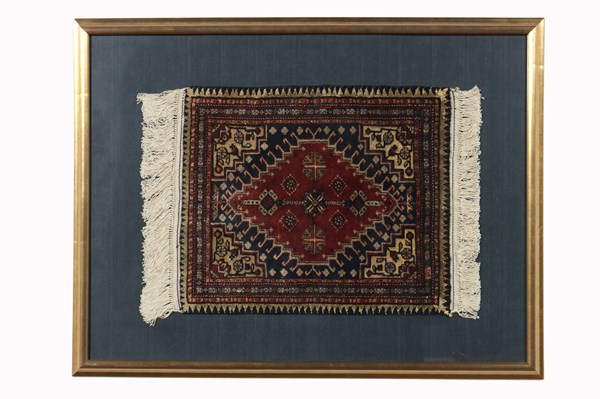 Lot 74 - DECORATIVE RUG