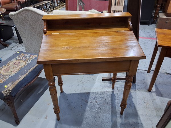 Lot 22 - CLERKS DESK