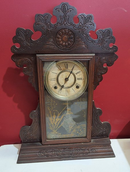 Lot 230 - COTTAGE CLOCK