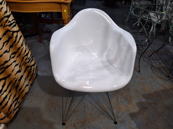 Lot 474 - ARMCHAIR