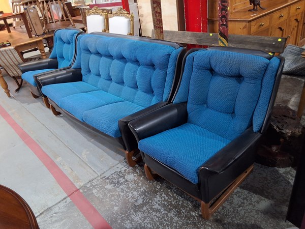 Lot 7 - LOUNGE SUITE
