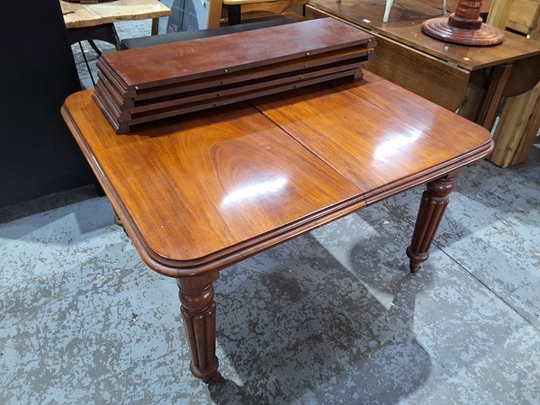 Lot 122 - DINING TABLE