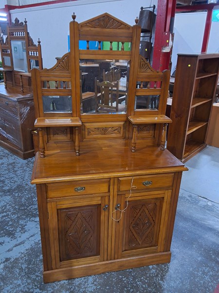 Lot 137 - SIDEBOARD
