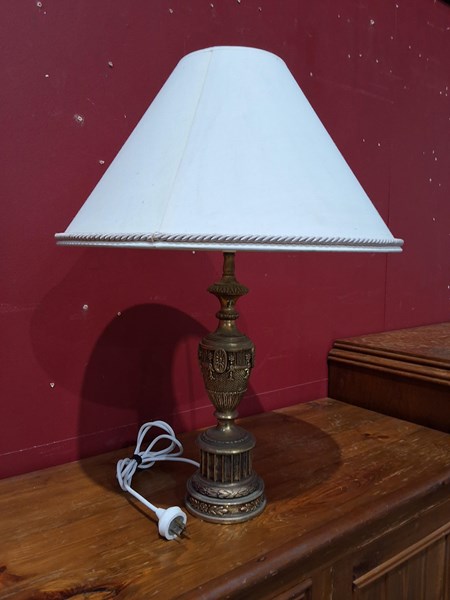 Lot 19 - LAMP