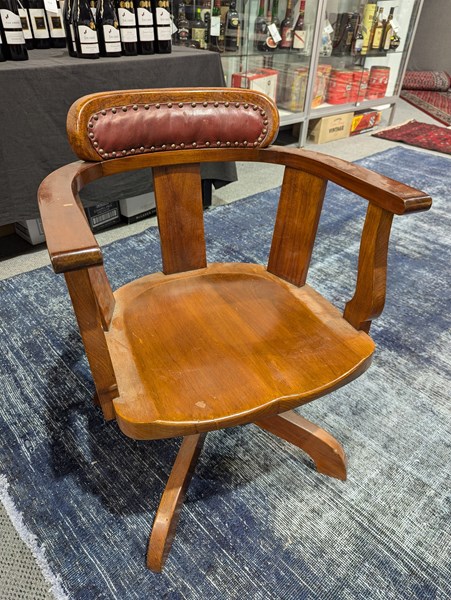 Lot 519 - DESK CHAIR