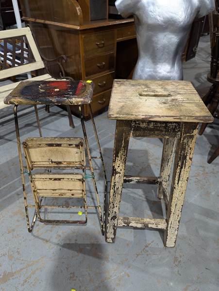 Lot 544 - STOOLS