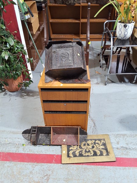 Lot 321 - FURNITURE BITS