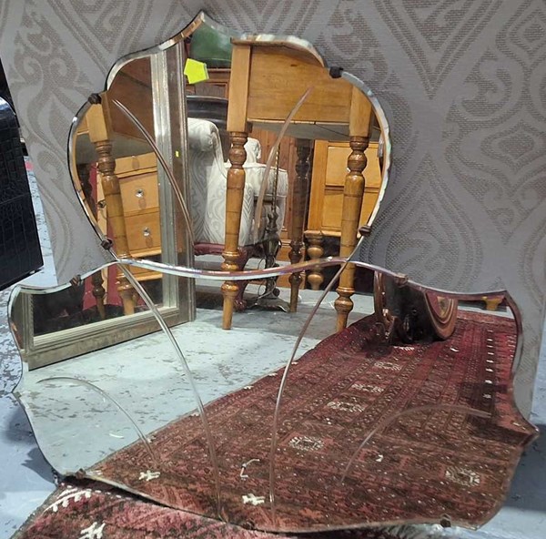 Lot 36 - MIRROR