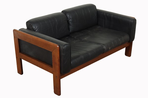Lot 62 - LEATHER LOUNGE