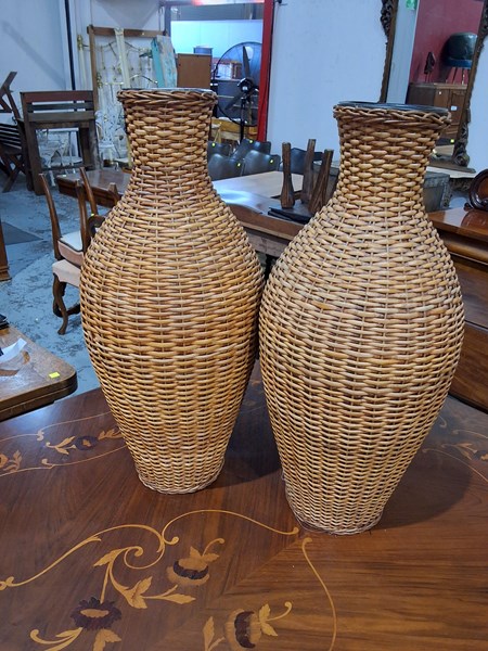 Lot 28 - VASES