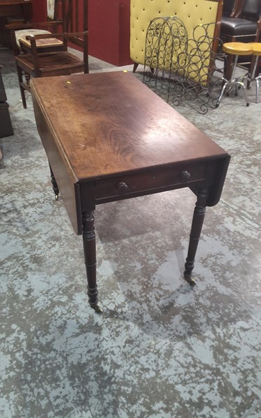 Lot 7 - PEMBROKE TABLE