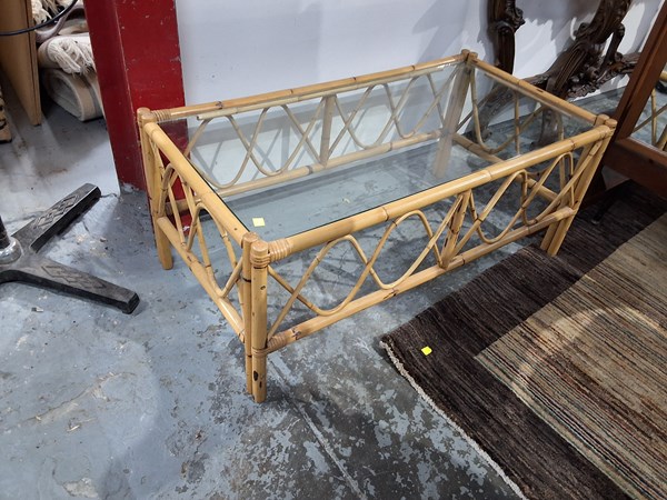 Lot 10 - COFFEE TABLE