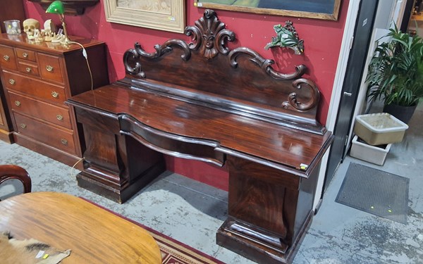 Lot 2 - SIDEBOARD