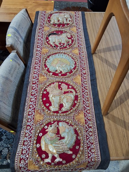 Lot 479 - WALL HANGING