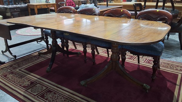 Lot 20 - DINING TABLE