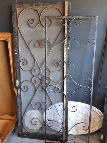 Lot 412 - SCREEN DOOR