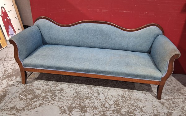 Lot 99 - SETTEE