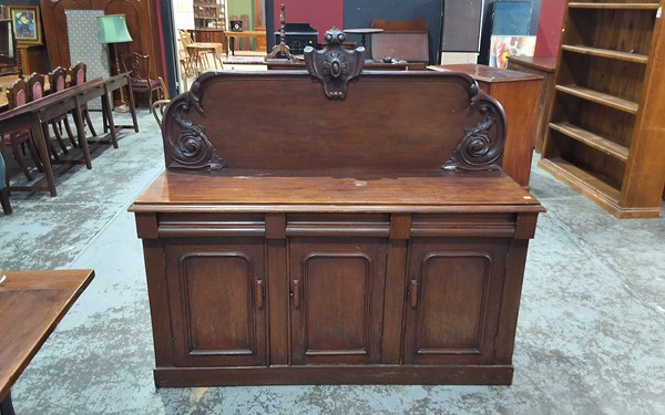 Lot 300 - SIDEBOARD