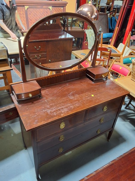 Lot 489 - DRESSING CHEST