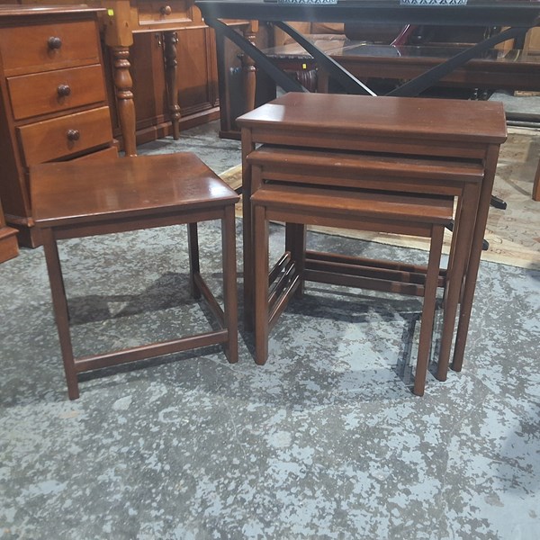 Lot 471 - NEST OF TABLES