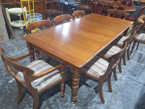 Lot 319 - DINING SUITE