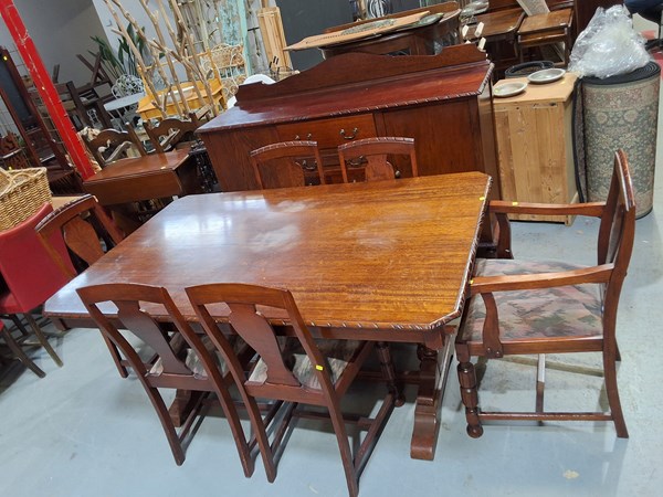 Lot 385 - DINING SUITE