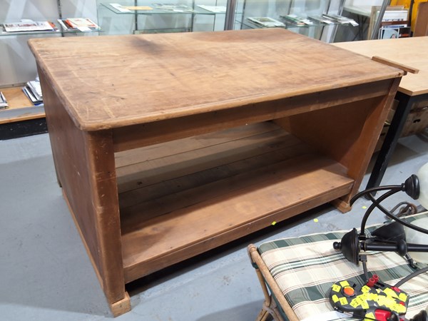 Lot 295 - WORK BENCH