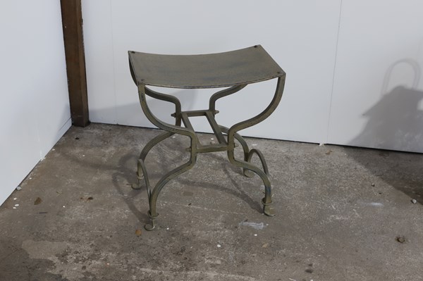 Lot 211 - STOOL