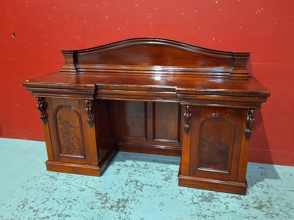 Lot 27 - SIDEBOARD