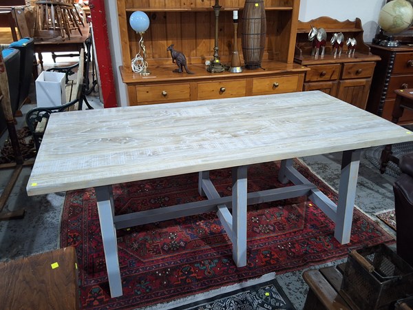 Lot 198 - DINING TABLE