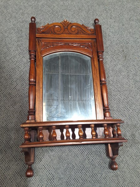 Lot 298 - CONSOLE MIRROR