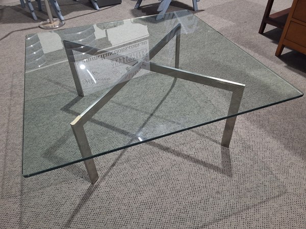 Lot 229 - COFFEE TABLE