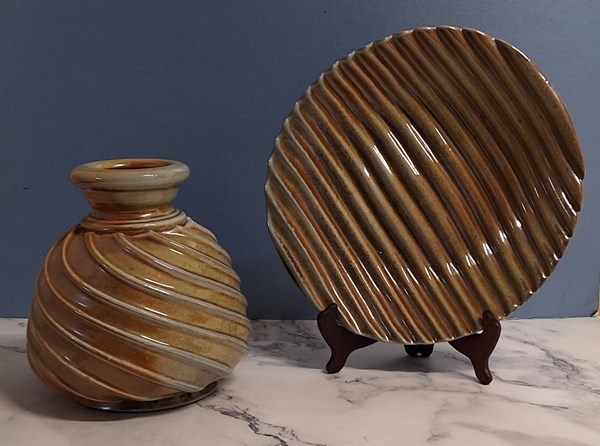 Lot 1325 - STUDIO POTTERY