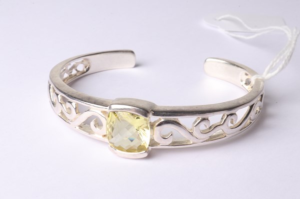 Lot 1008 - SILVER BANGLE