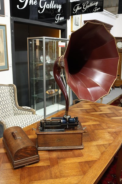 Lot 135 - EDISON PHONOGRAPH