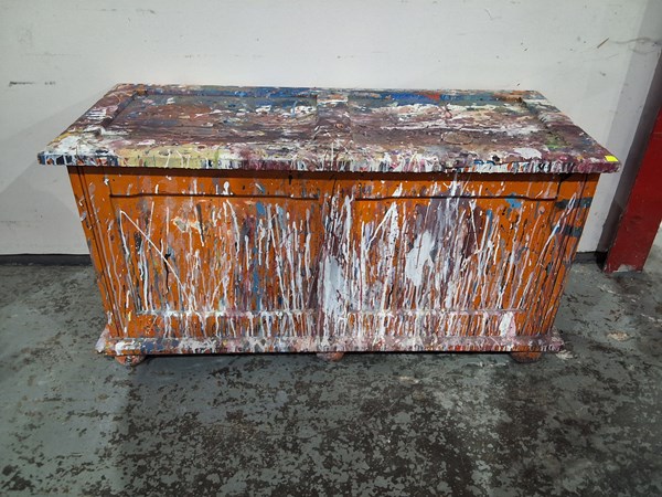 Lot 565 - BLANKET BOX